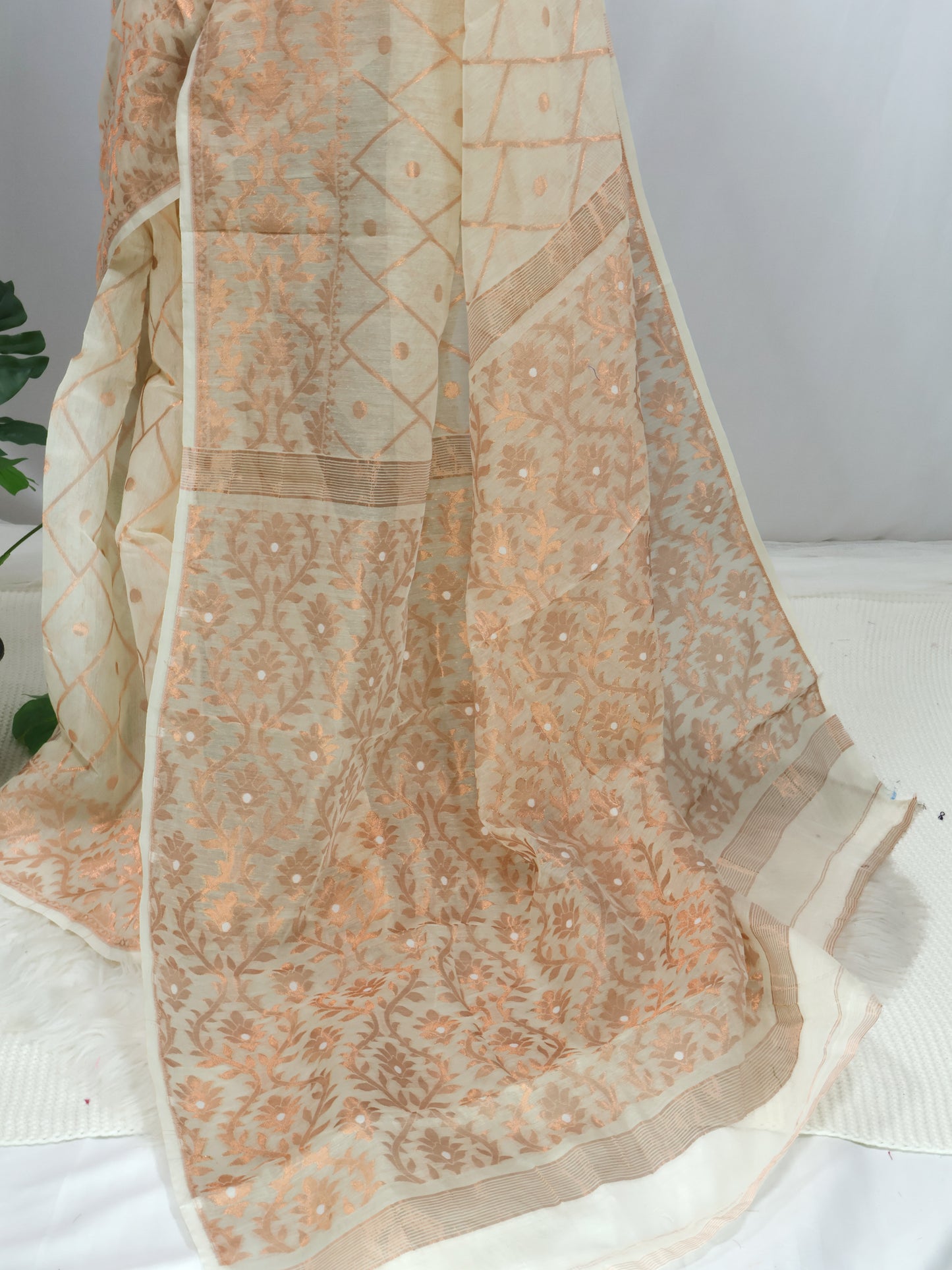 Off white Soft Bengal Dhakai silk saree -S128