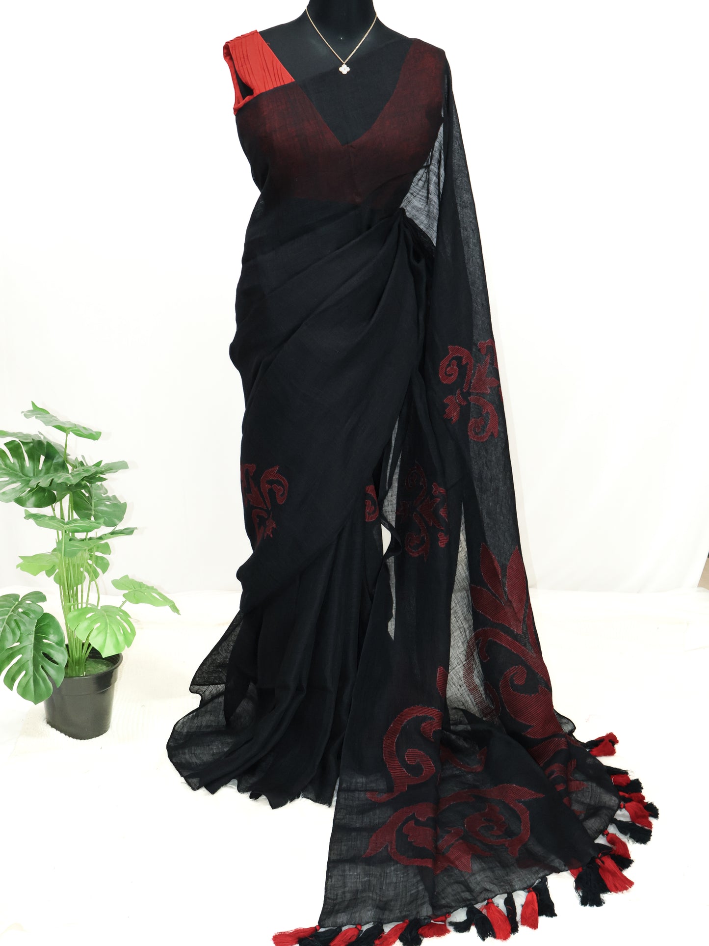 Black jamdani Pure linen saree- S126