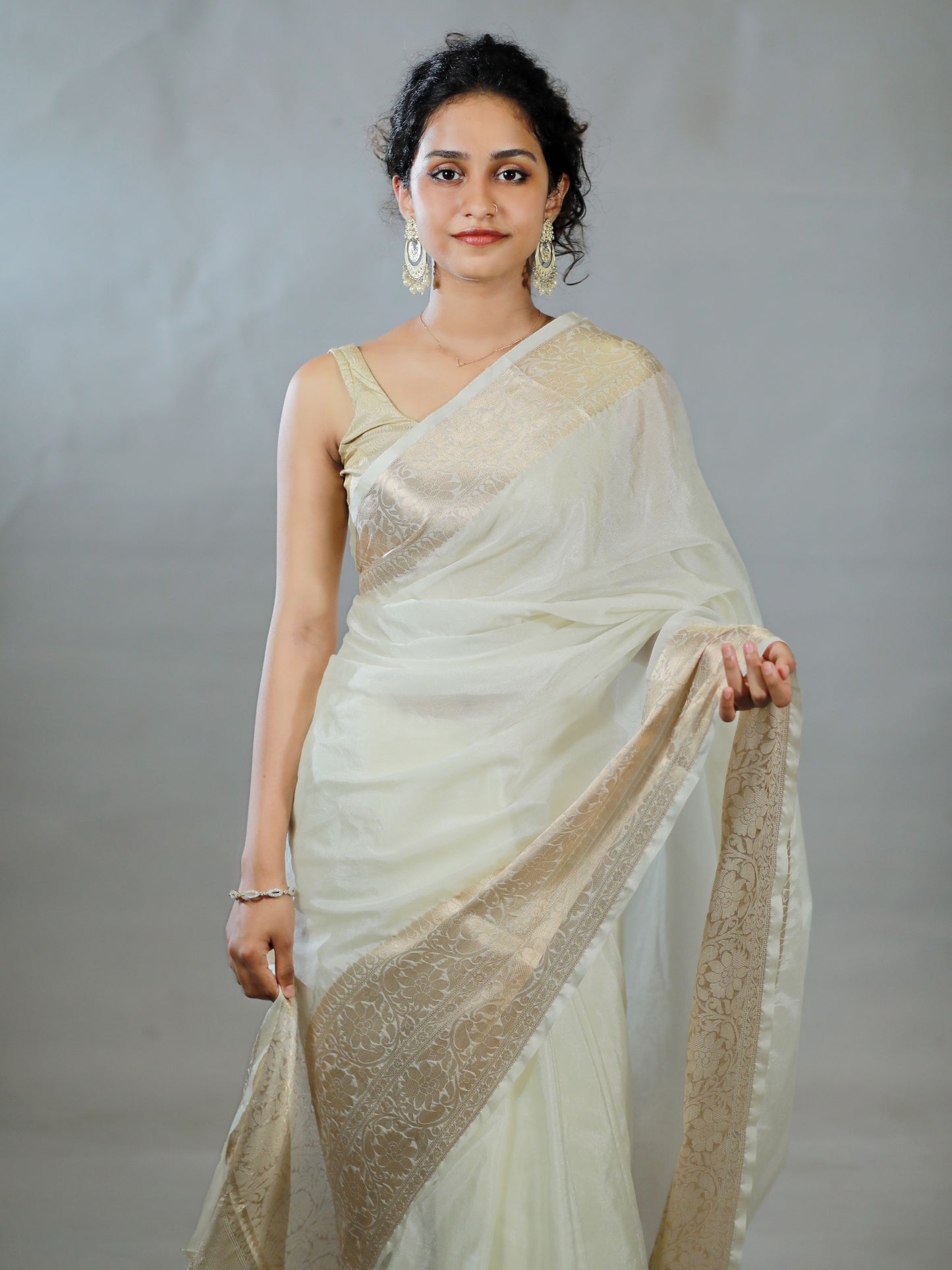 Off white golden zari banarasi saree- SA237