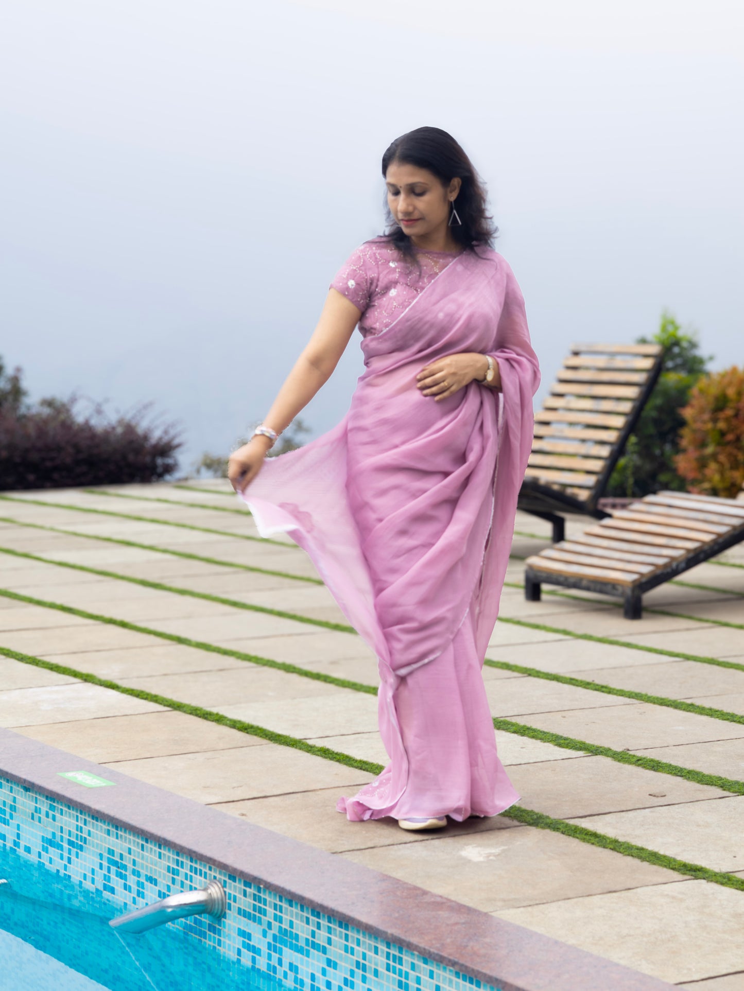 Whispered Grace – Onion Pink Pure Organza Silk Saree