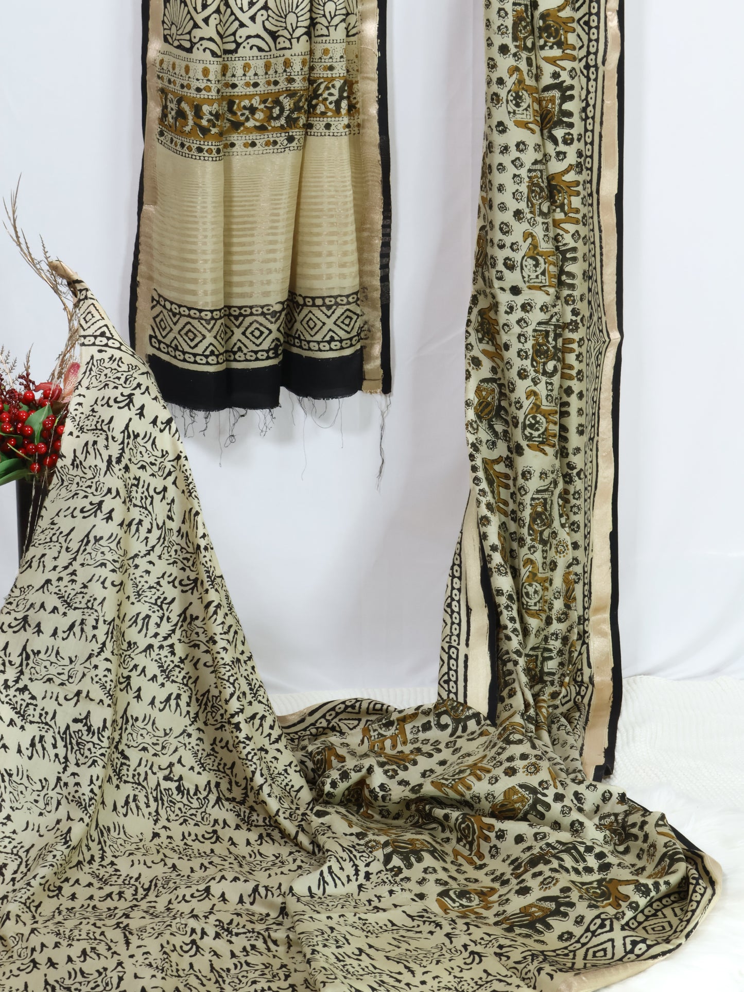 Cream color handloom crepe silk saree-S154