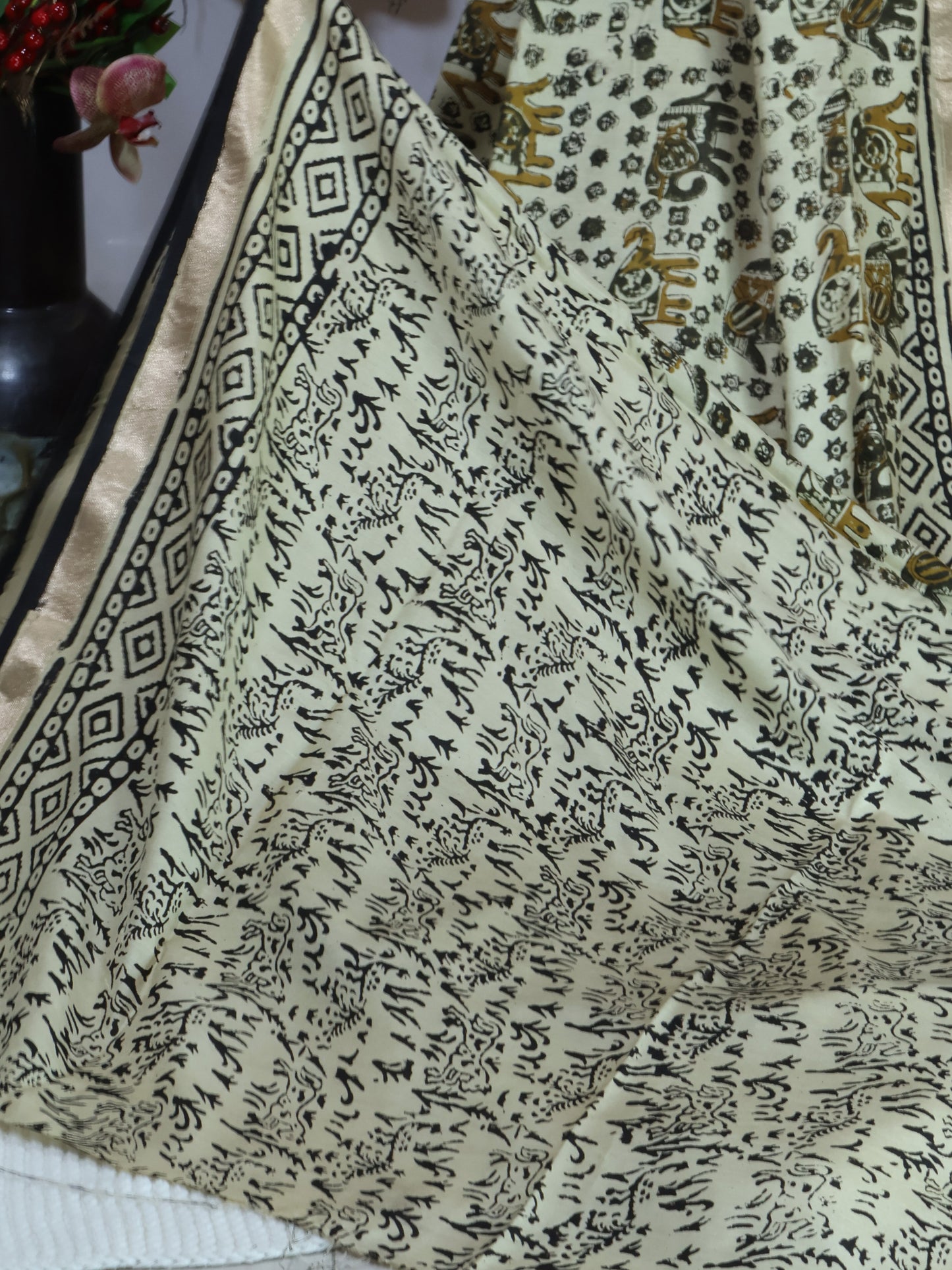 Cream color handloom crepe silk saree-S154