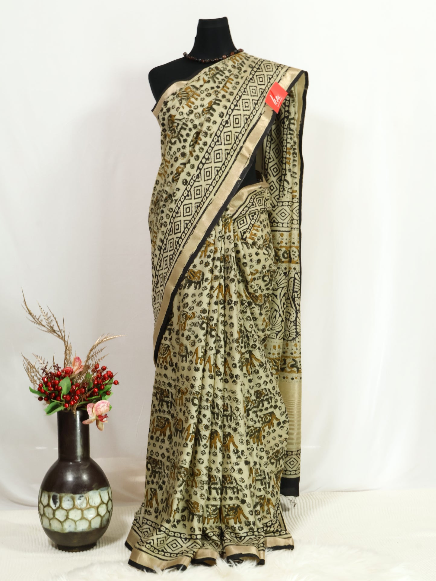 Cream color handloom crepe silk saree-S154