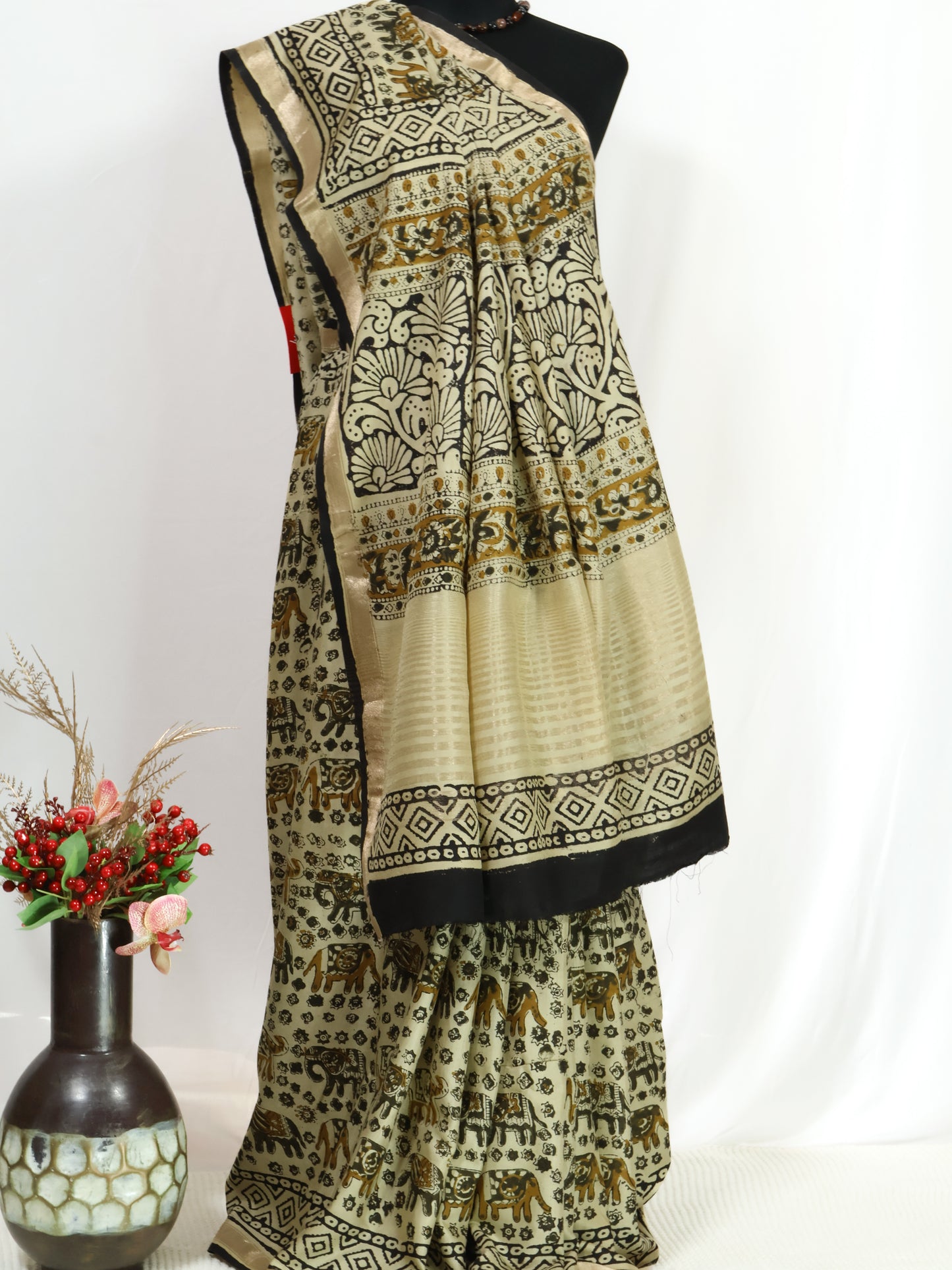 Cream color handloom crepe silk saree-S154