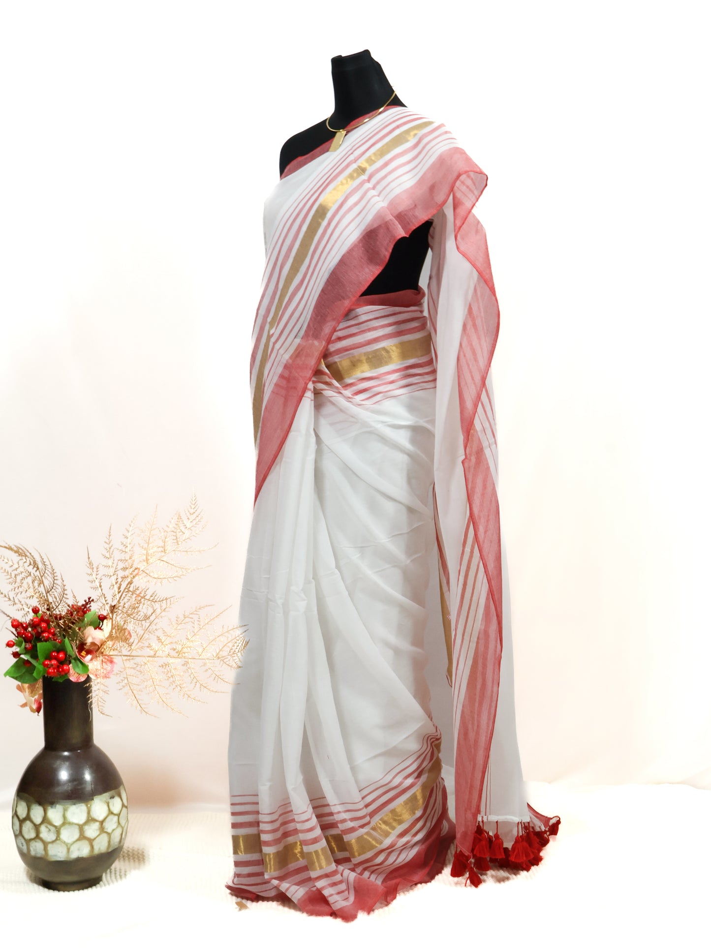 Off white & red color mul cotton saree-S213