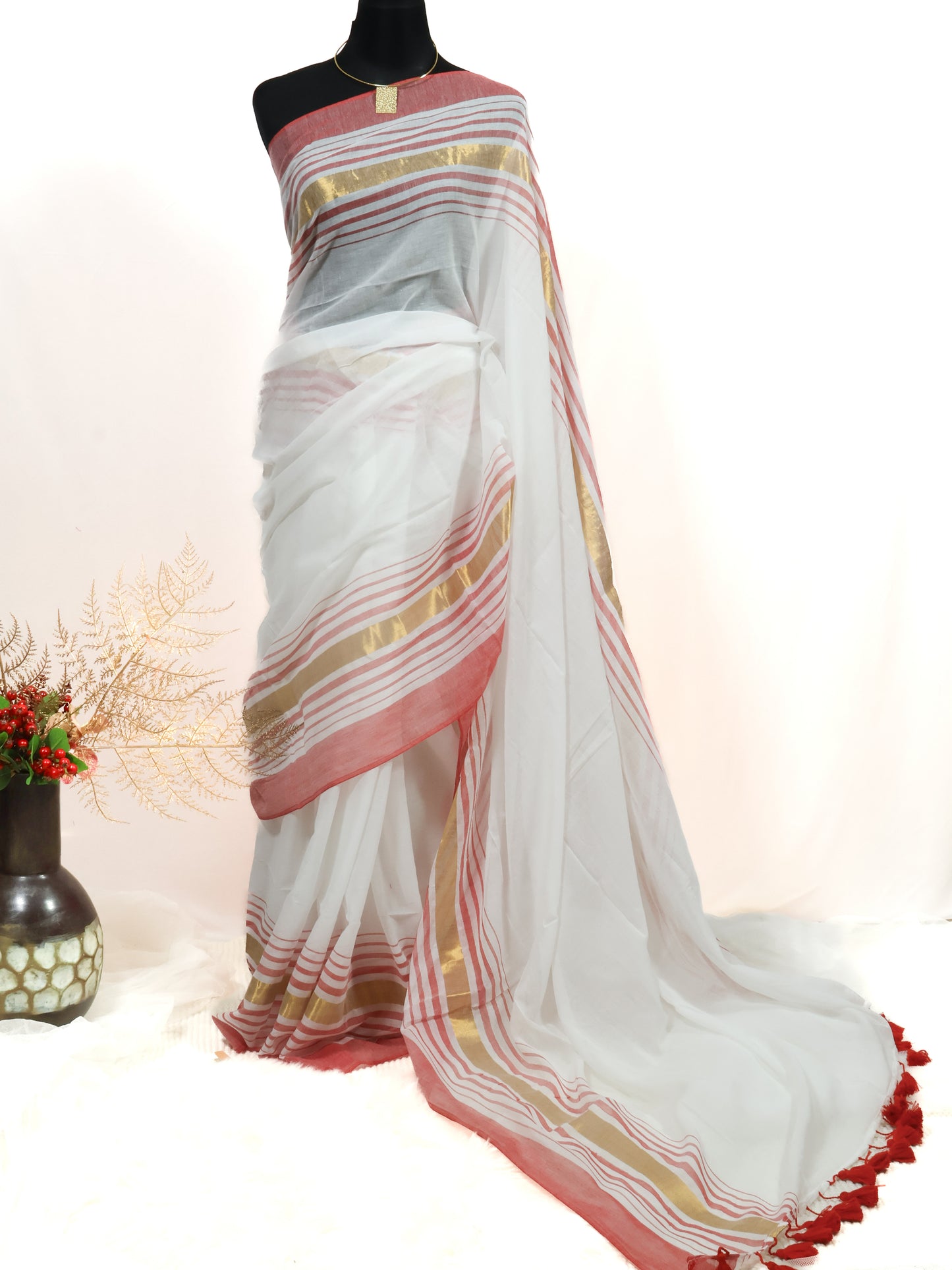 Off white & red color mul cotton saree-S213