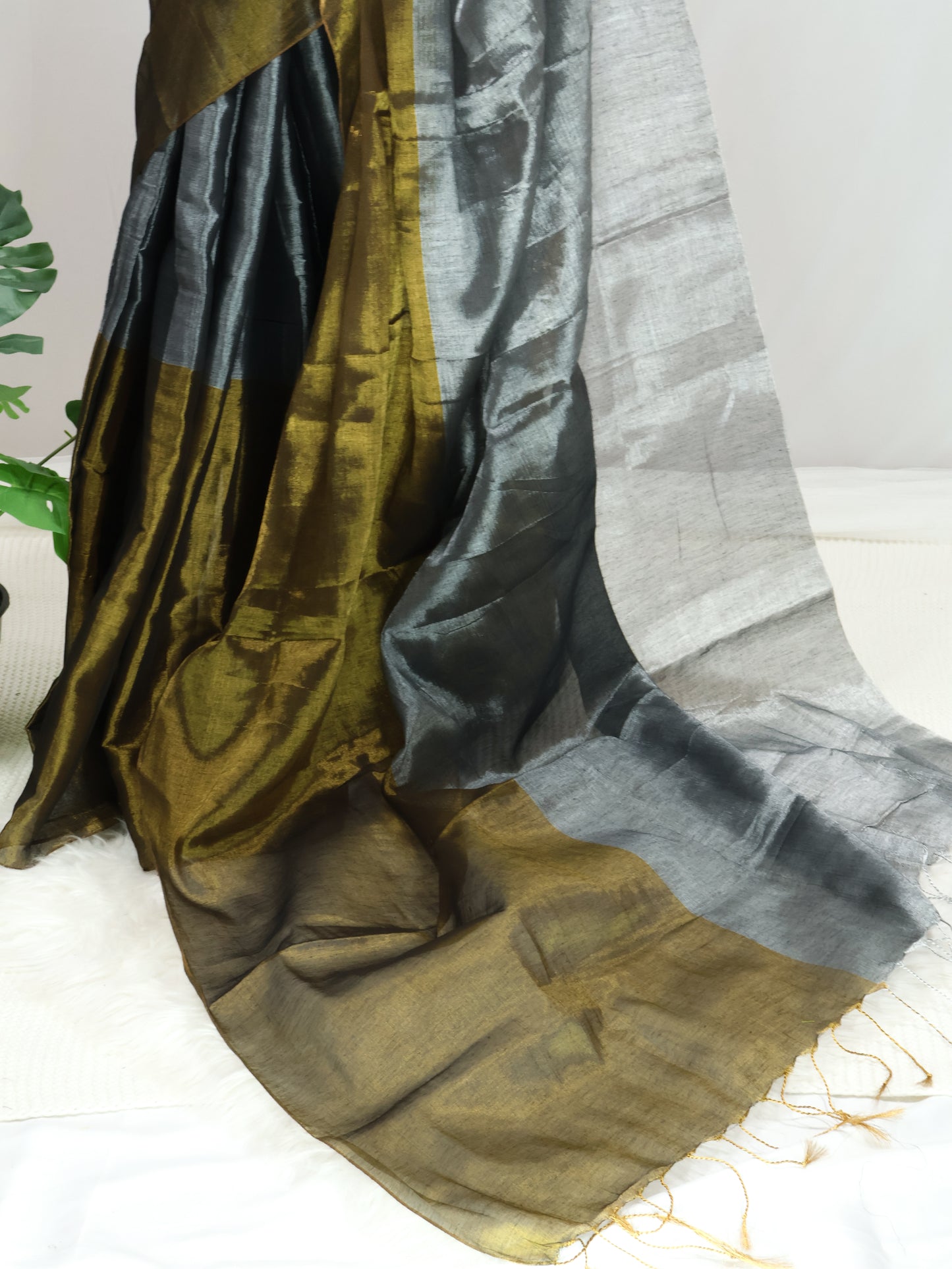 Metallic silver & gold combination raga tissue saree -S148