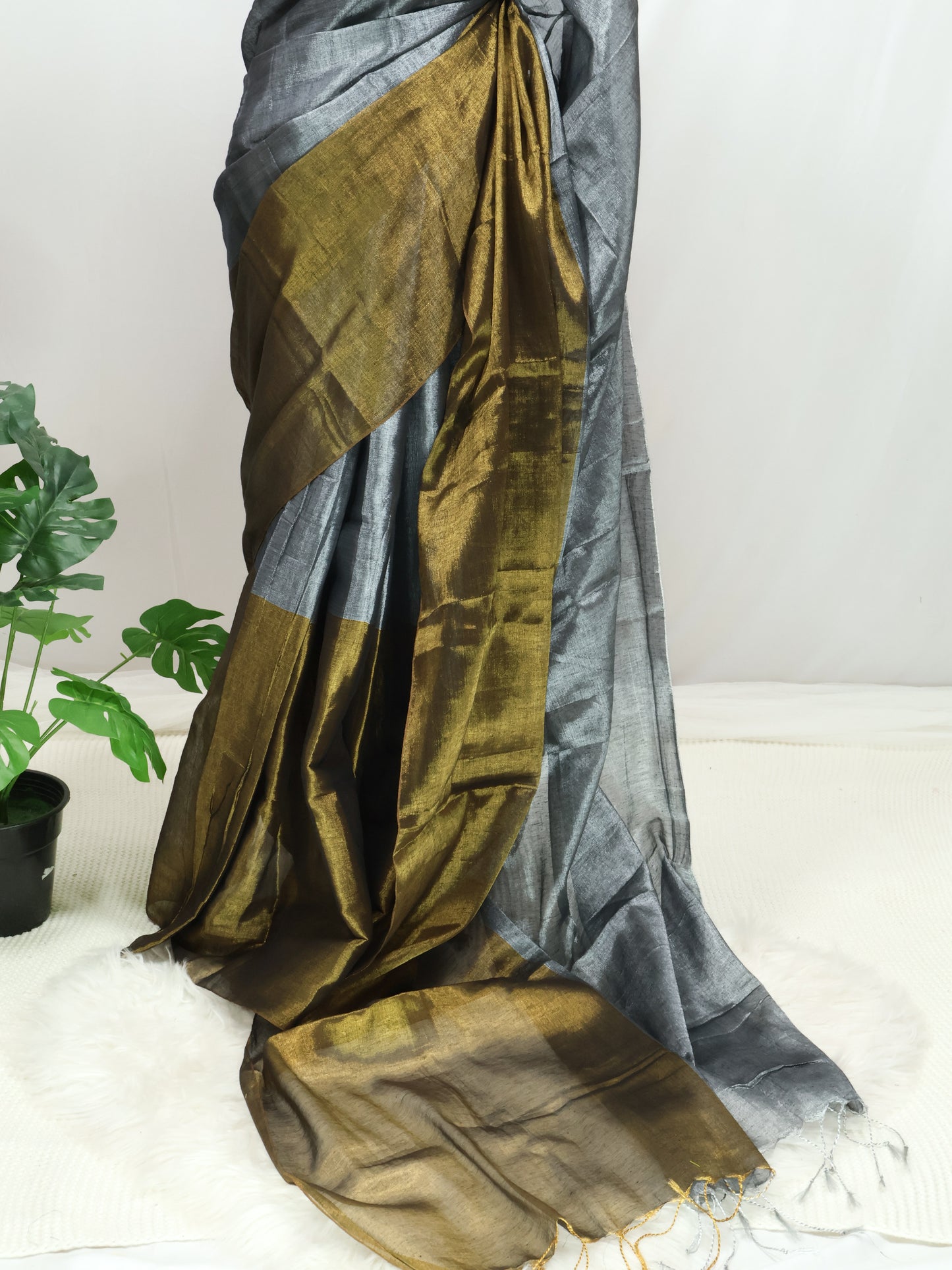 Metallic silver & gold combination raga tissue saree -S148