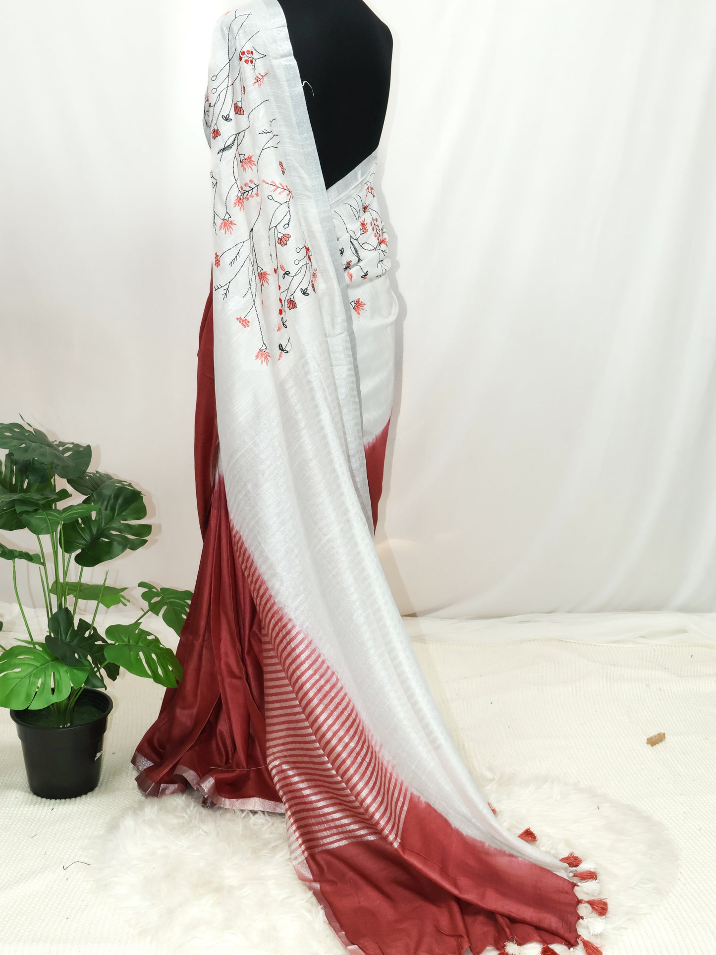 Cotton linen embroidery saree-S135